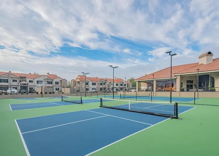 Neat King Bed Golf Pickleball Pool Hot Tub Parking Scottsdale