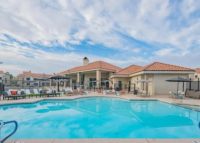 Neat King Bed Golf Pickleball Pool Hot Tub Parking * Scottsdale