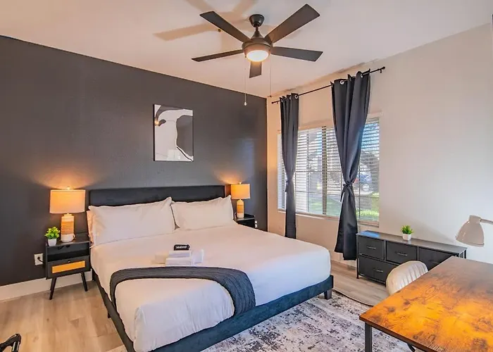 Apartment Neat King Bed Golf Pickleball Pool Hot Tub Parking *