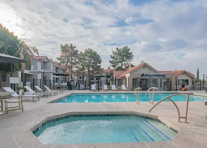 Apartment Neat King Bed Golf Pickleball Pool Hot Tub Parking Scottsdale