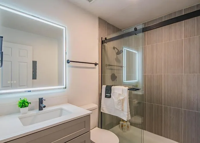 Apartment Neat King Bed Golf Pickleball Pool Hot Tub Parking Scottsdale