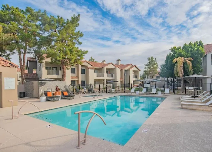 Neat King Bed Golf Pickleball Pool Hot Tub Parking