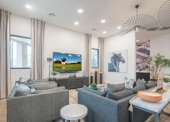 Apartment Neat King Bed Golf Pickleball Pool Hot Tub Parking *