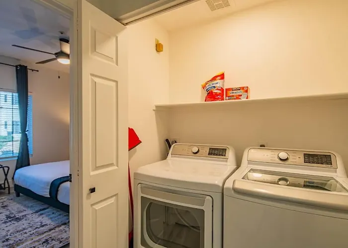Apartment Neat King Bed Golf Pickleball Pool Hot Tub Parking Scottsdale