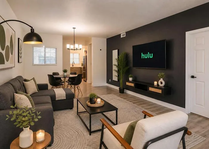 Apartment Neat King Bed Golf Pickleball Pool Hot Tub Parking *